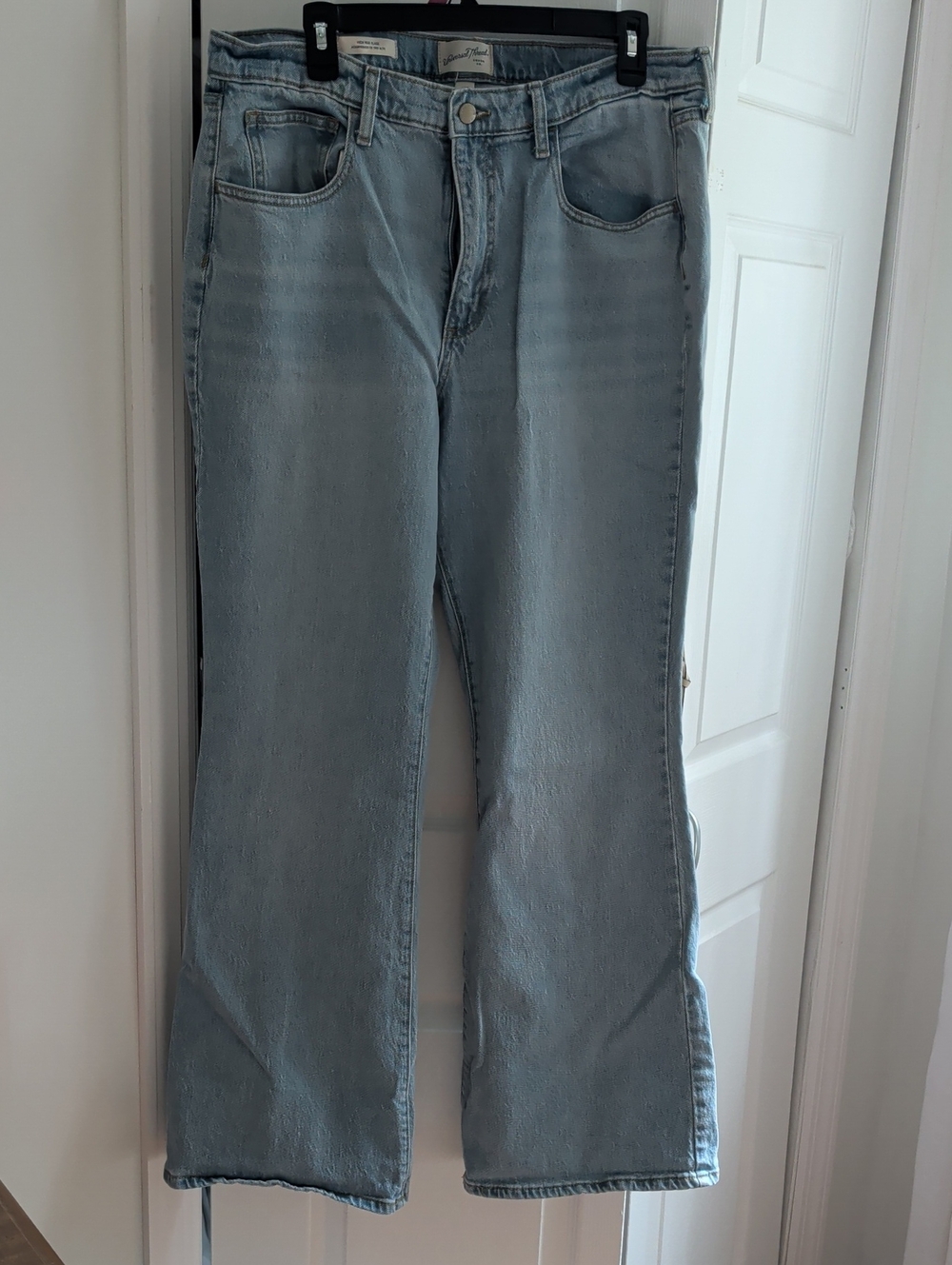 Universal Thread Light Wash Women's Flare Jeans — High-Rise Flare
